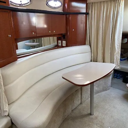Botel Yacht