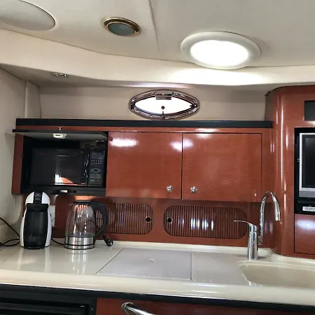 Yacht 니스