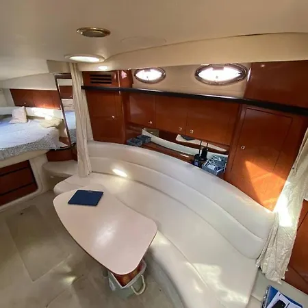 보트호텔 Yacht