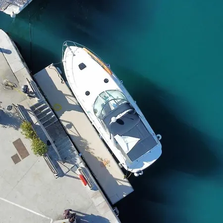 보트호텔 Yacht *