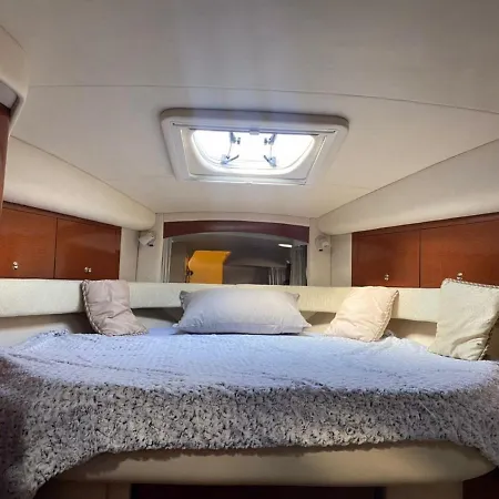 보트호텔 Yacht *